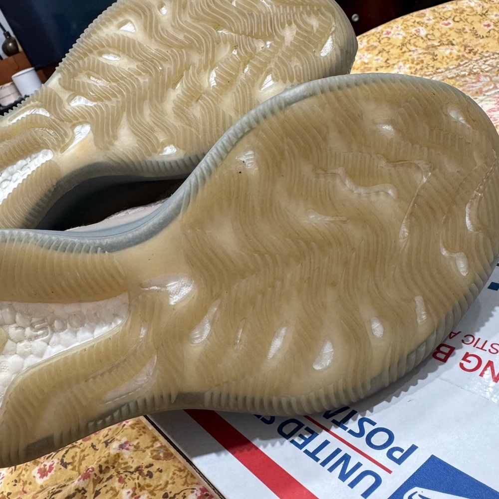 Stylish Sneakers in Cream and Tan - Picture 6 of 12
